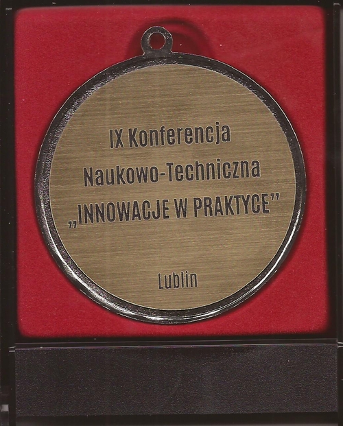 Srebrny medal  na IX Ogólnopolskiej Konferencji Naukowej "INNOWACJE W PRAKTYCE" (awers)
