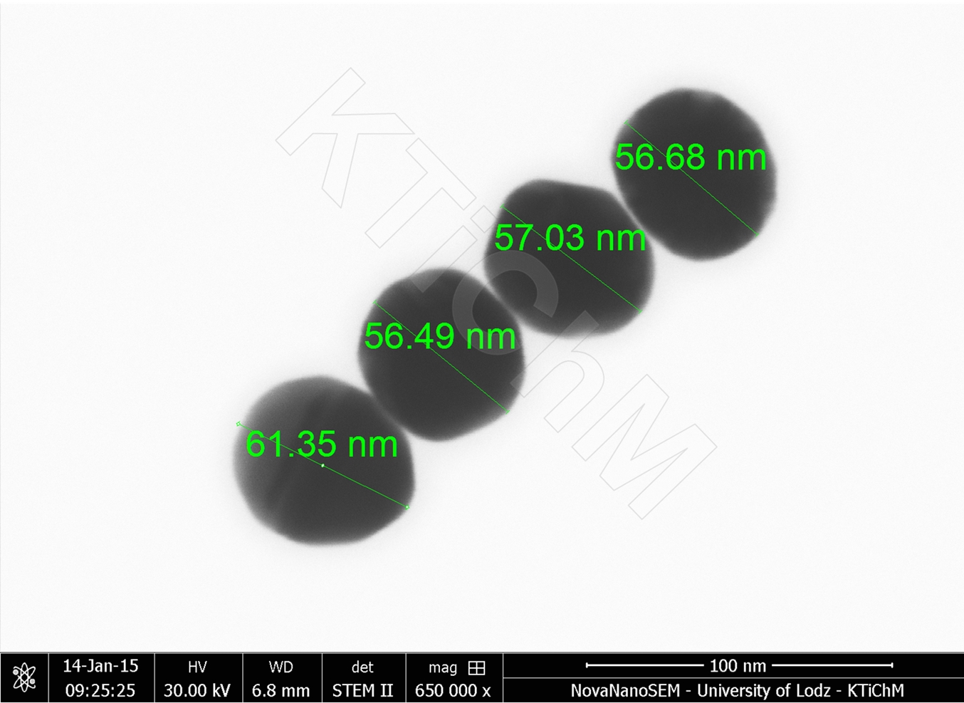 Nanocząstki złota (AuNP) o rozmiarze 50 nm,  zdeponowane na błonach węglowych, wytworzonych w KTiChM (STEM)