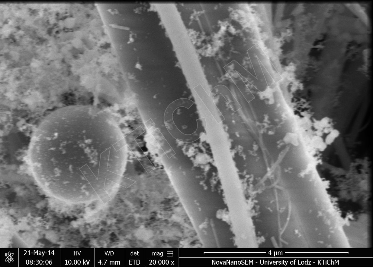 Filtr maseczki ochronnej z zanieczyszczeniami (SEM)