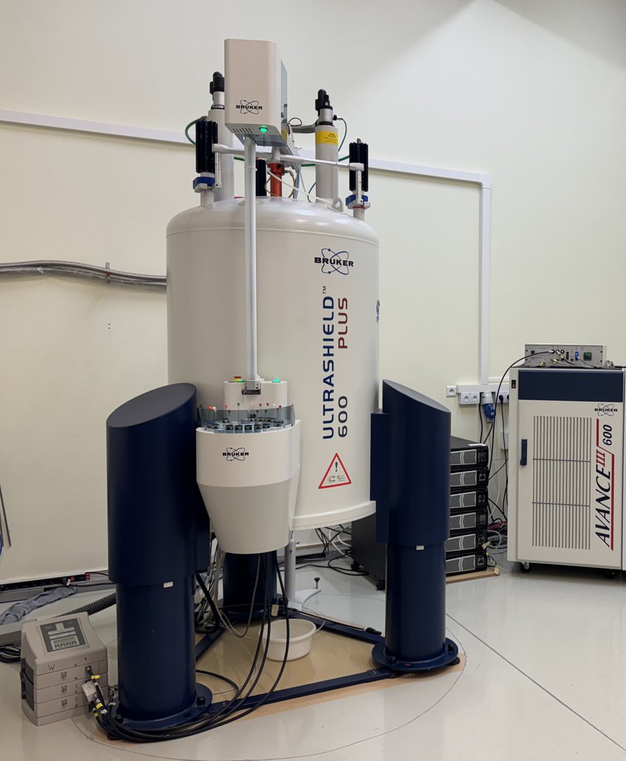 Spektrometr Avance III