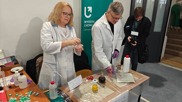 Dr Paweł Urbaniak i Dr Katarzyna Urbaniak w trakcie pokazów