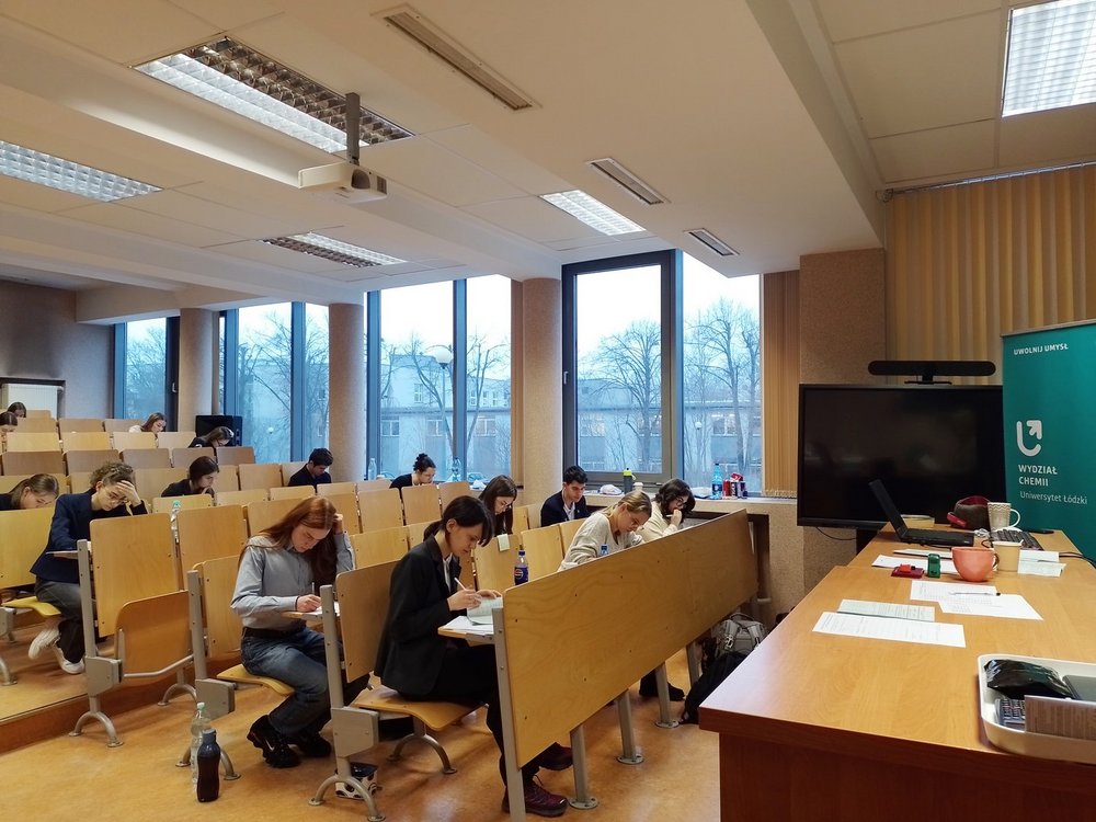 Uczestnicy olimpiady na auli