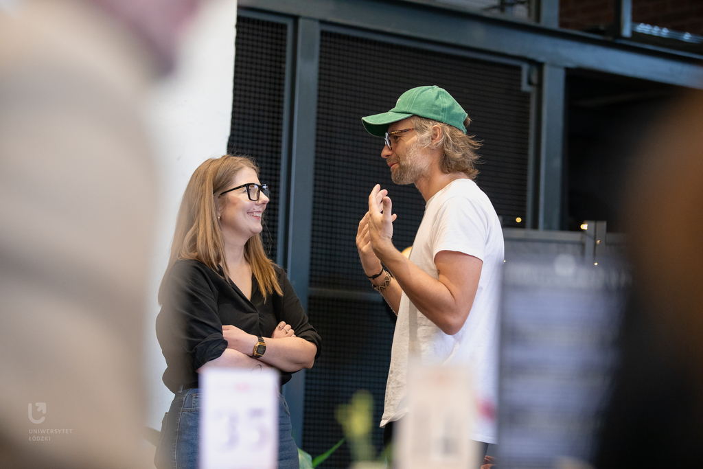 kanclerka UŁ, Anna Rolczak i Krzysztof Candrowicz, dyrektor Fotofestiwalu